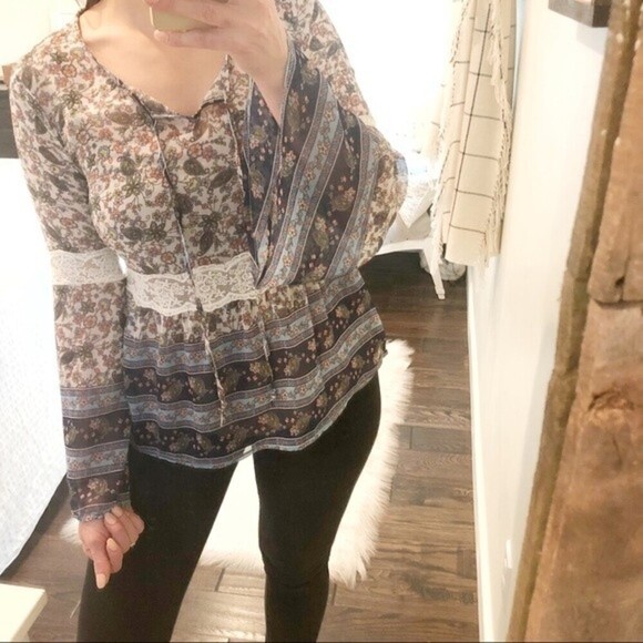 Altar’d State small floral top - Picture 4 of 8